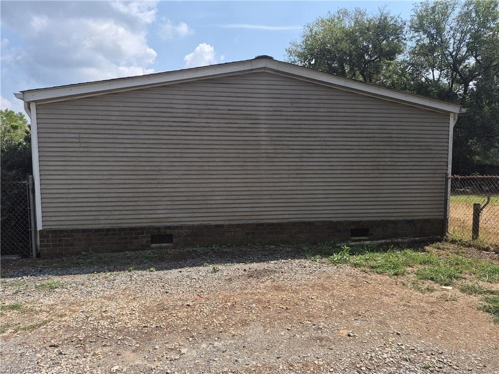 Manufactured Home at 168 Fawn Brook Drive, Lexington NC 27292, Lexington, photo 37 of 42