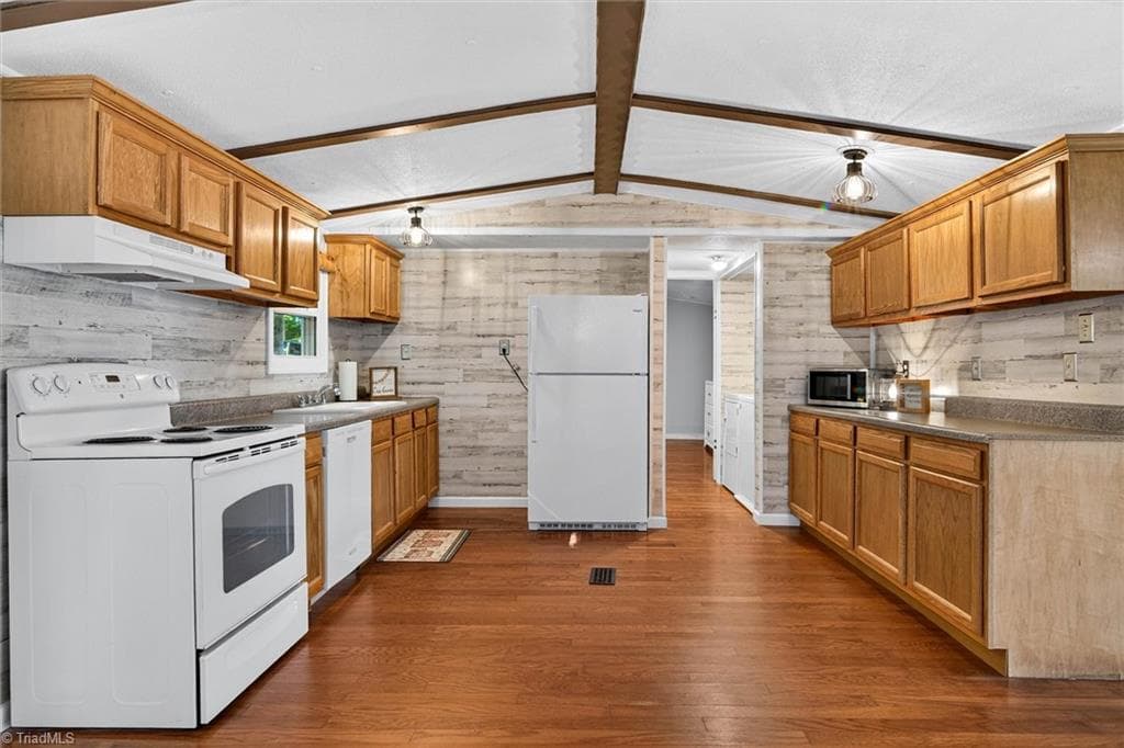 Manufactured Home at 390 lake landing Drive, Salisbury NC 28146, Salisbury, photo 13 of 50