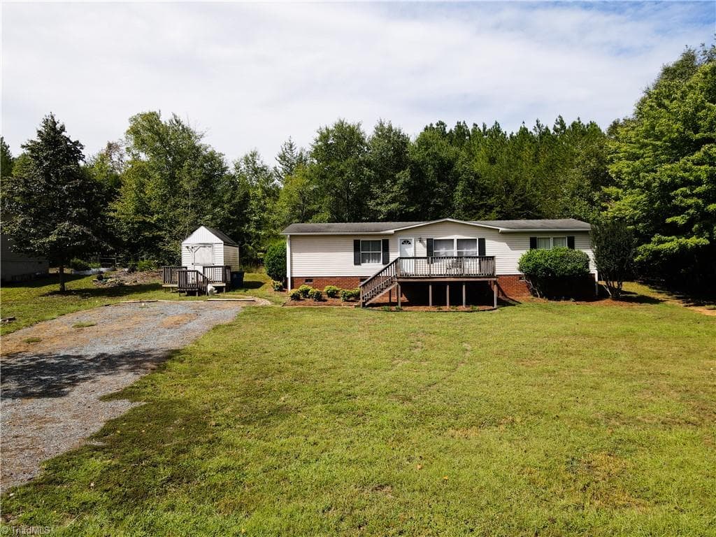 Manufactured Home at 1130 Mineral Springs Road, Madison NC 27025, photo 6 of 40