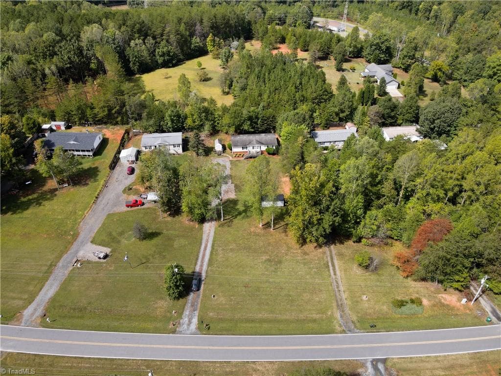 Manufactured Home at 1130 Mineral Springs Road, Madison NC 27025, photo 13 of 40