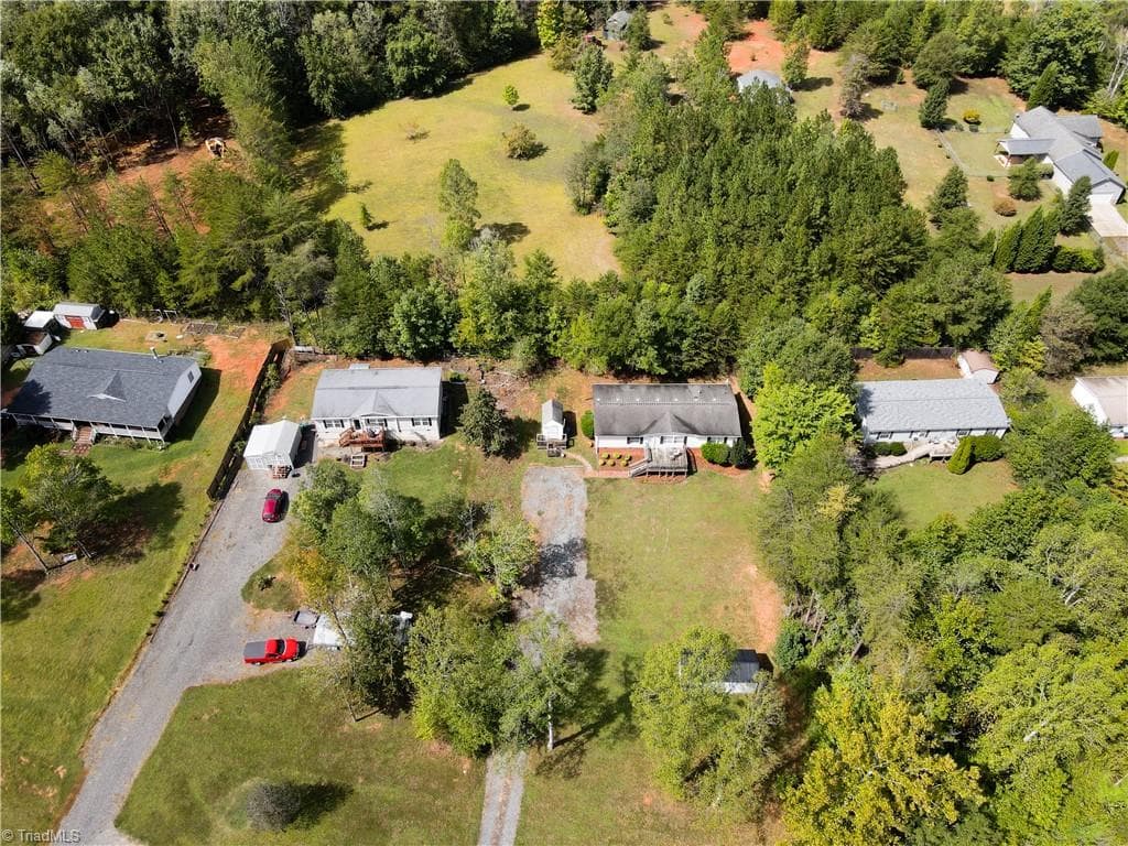 Manufactured Home at 1130 Mineral Springs Road, Madison NC 27025, photo 16 of 40