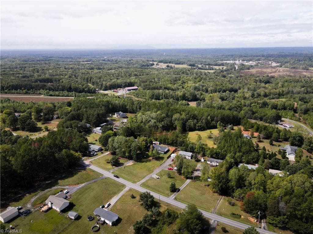 Manufactured Home at 1130 Mineral Springs Road, Madison NC 27025, photo 14 of 40