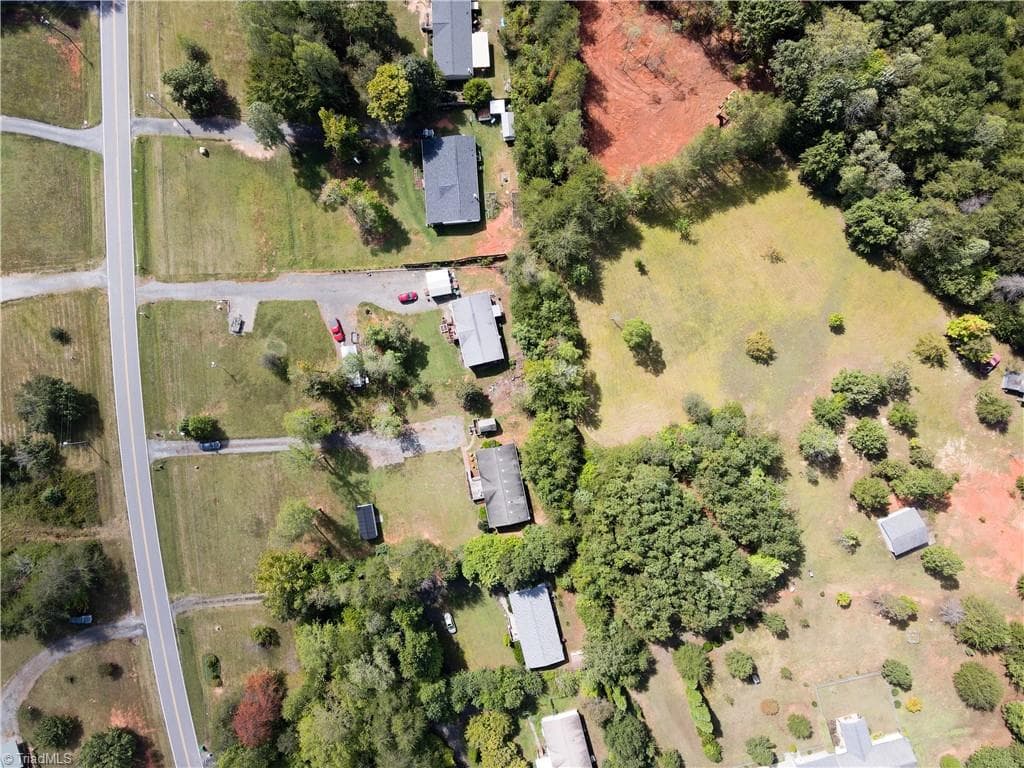 Manufactured Home at 1130 Mineral Springs Road, Madison NC 27025, photo 15 of 40