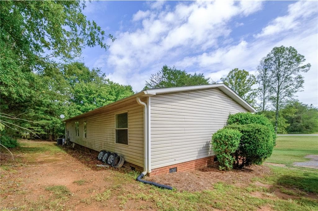 Manufactured Home at 1130 Mineral Springs Road, Madison NC 27025, photo 8 of 40