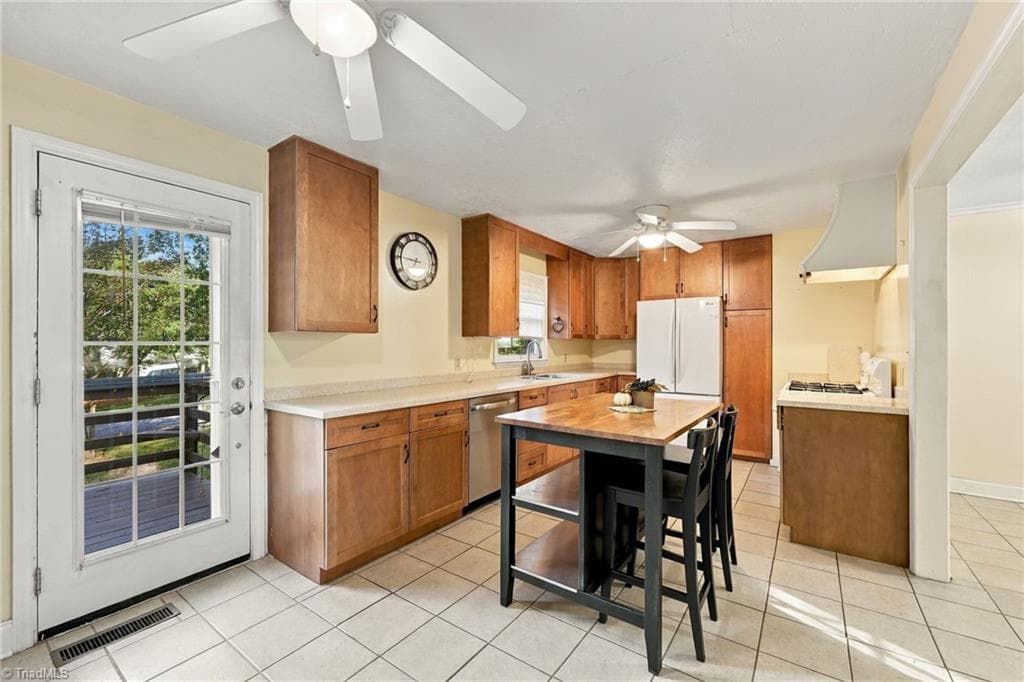 Stick/Site Built at 505 Overbrook Drive, High Point NC 27262, High Point, photo 12 of 46
