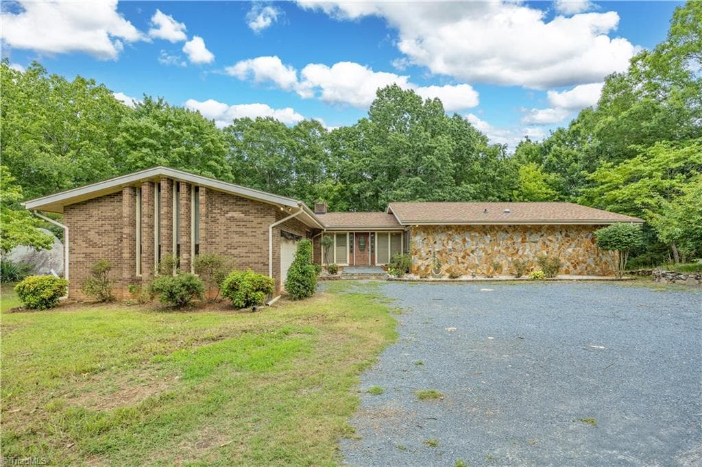 Stick/Site Built at 2717 NC Highway 49 S, Asheboro NC 27205, Asheboro, photo 3 of 86