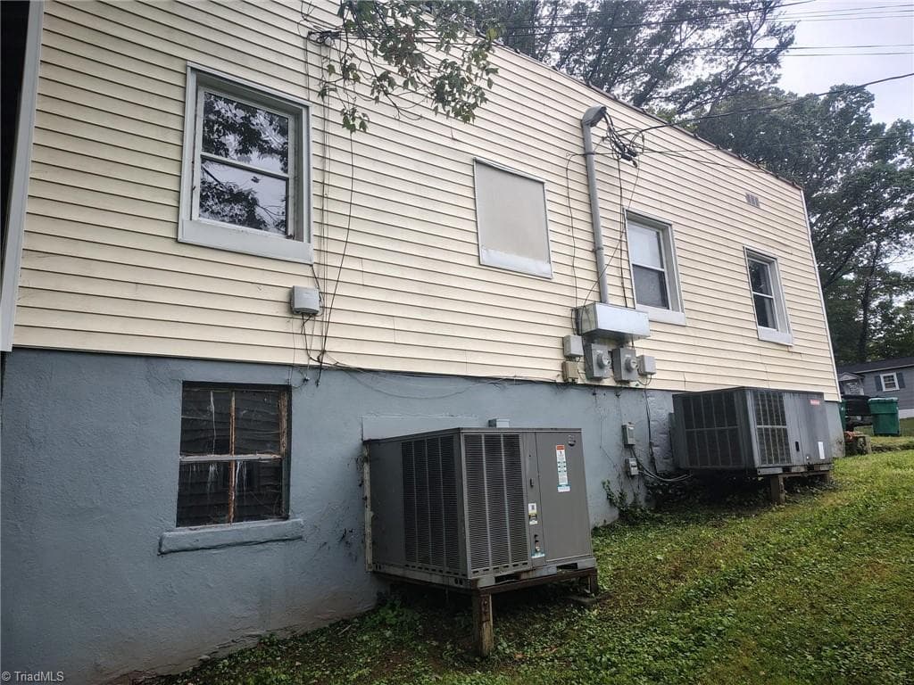 Duplex at 129 Hardy Street, Jonesville NC 28642, Jonesville, photo 3 of 14