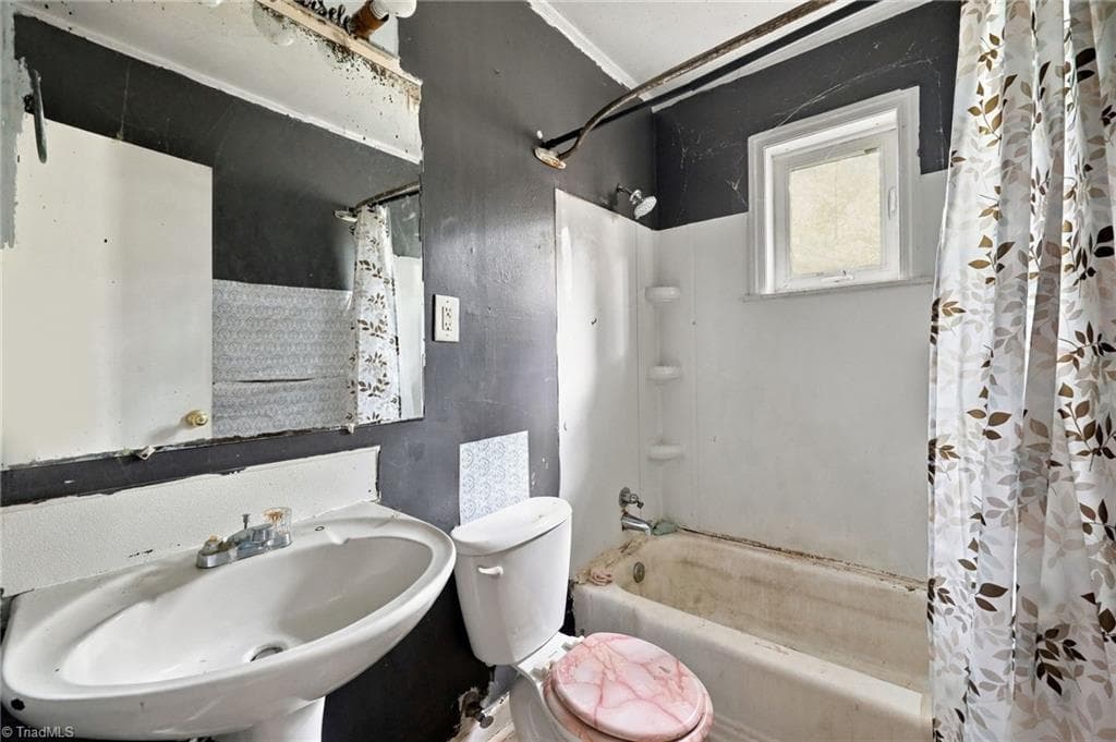 Stick/Site Built at 1421 Fitch Street, Winston-Salem NC 27107, Winston-Salem, photo 11 of 24