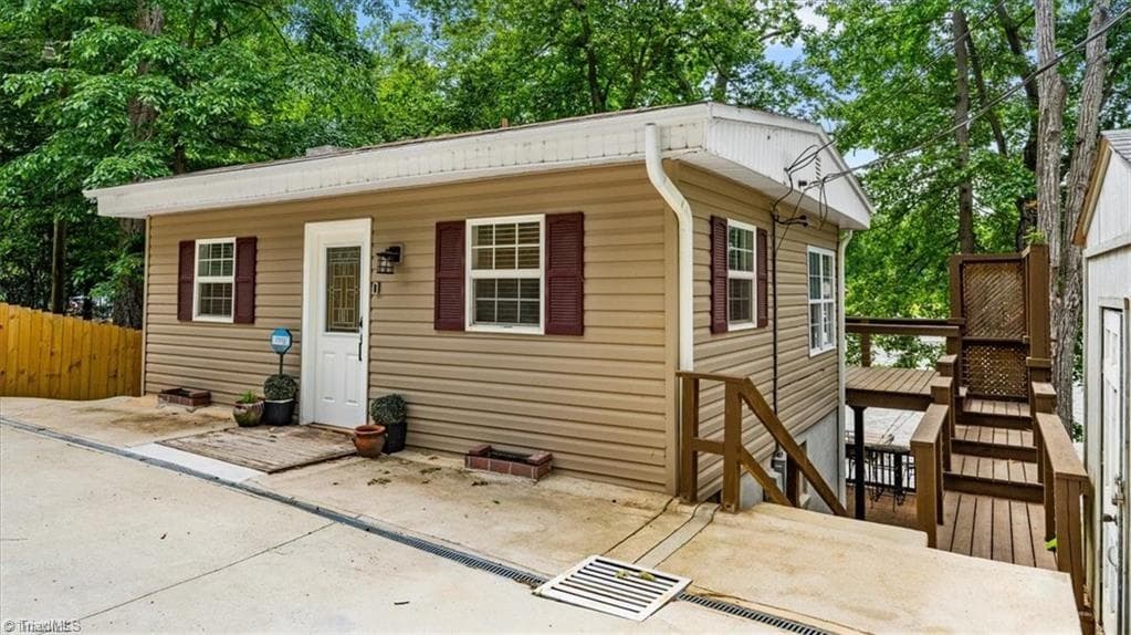 Stick/Site Built at 718 Lake Drive 9, Lexington NC 27292, Lexington, photo 6 of 45