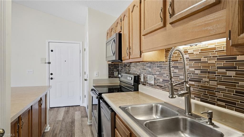 Stick/Site Built at 3701 #5J Cotswold Terrace, Greensboro NC 27410, photo 9 of 36
