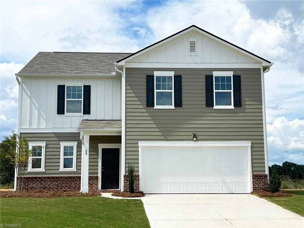 Stick/Site Built at 1014 Riverbank Drive, Kernersville NC 27284, photo 3 of 26