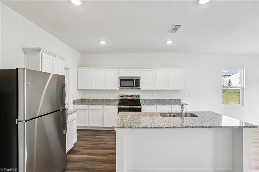 Stick/Site Built at 1014 Riverbank Drive, Kernersville NC 27284, photo 8 of 26