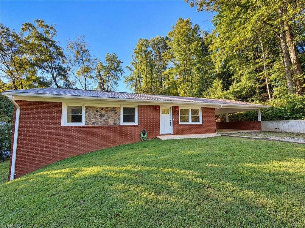 326 Prospect Drive, North Wilkesboro NC 28659