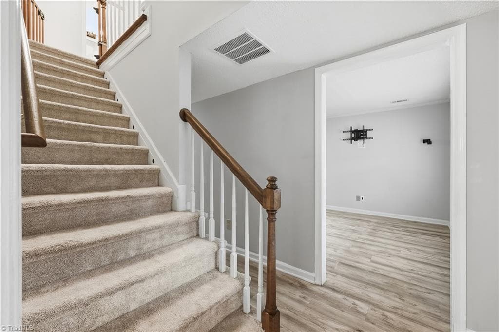 Stick/Site Built at 5404 North Oaks Drive, Greensboro NC 27455, photo 5 of 33