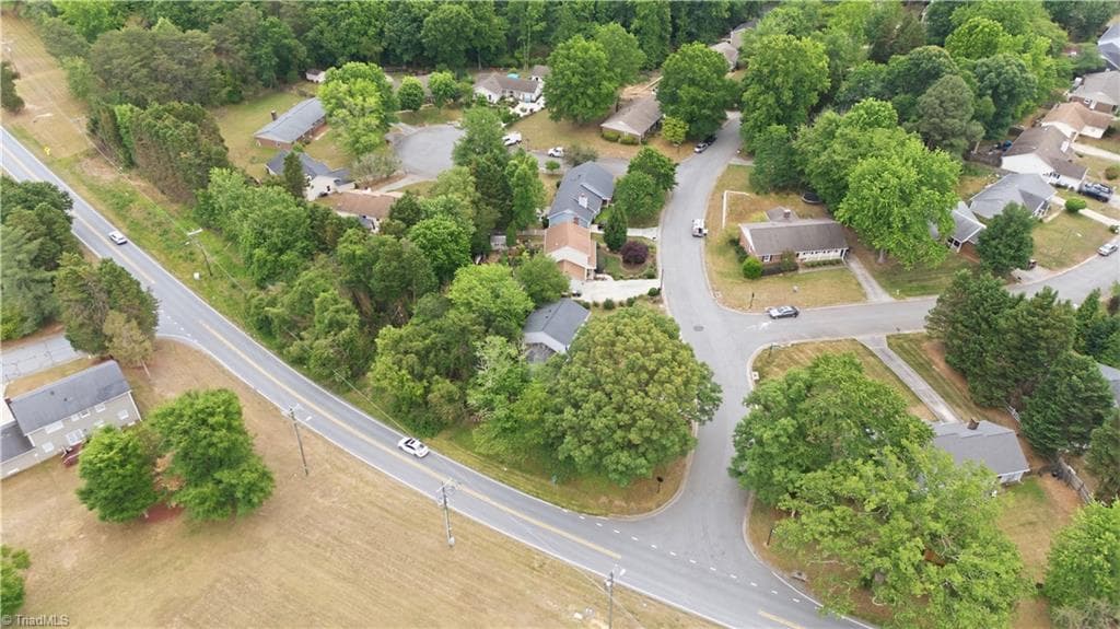 Stick/Site Built at 5404 North Oaks Drive, Greensboro NC 27455, photo 31 of 33