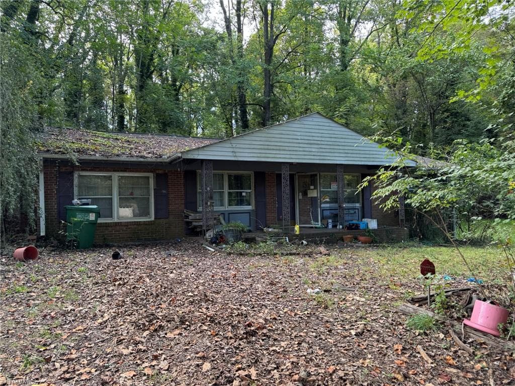 Stick/Site Built at 401 Dogwood Circle, High Point NC 27260, High Point, photo 3 of 68