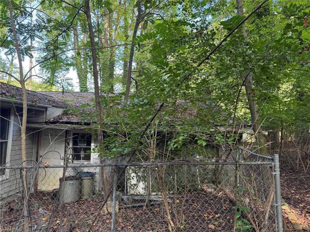 Stick/Site Built at 401 Dogwood Circle, High Point NC 27260, High Point, photo 33 of 68