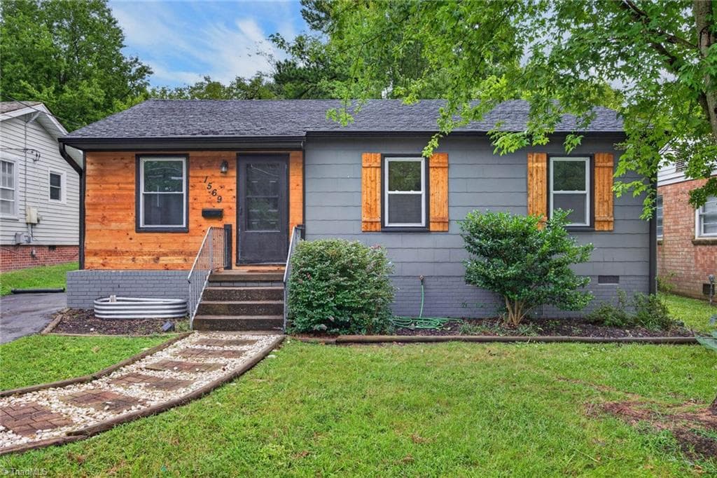Stick/Site Built at 1569 Lovett Street, Greensboro NC 27403, photo 2 of 22