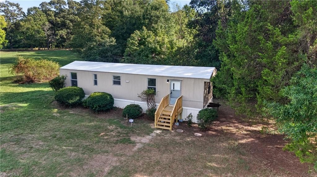 Single Family Residence at 7412 Seldon Road, Summerfield NC 27358, photo 6 of 43