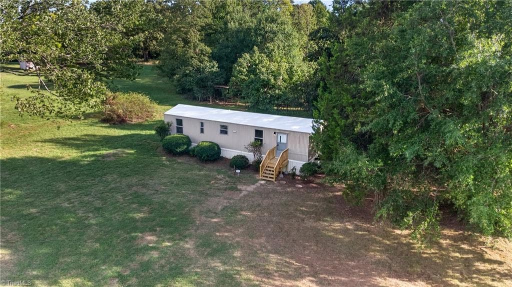 Single Family Residence at 7412 Seldon Road, Summerfield NC 27358, photo 8 of 43