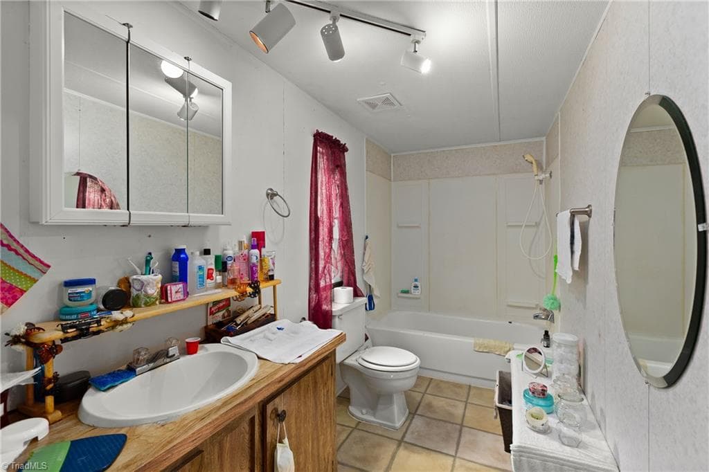 Manufactured Home at 1315 Pebble Brook Road, Sandy Ridge NC 27046, photo 15 of 24