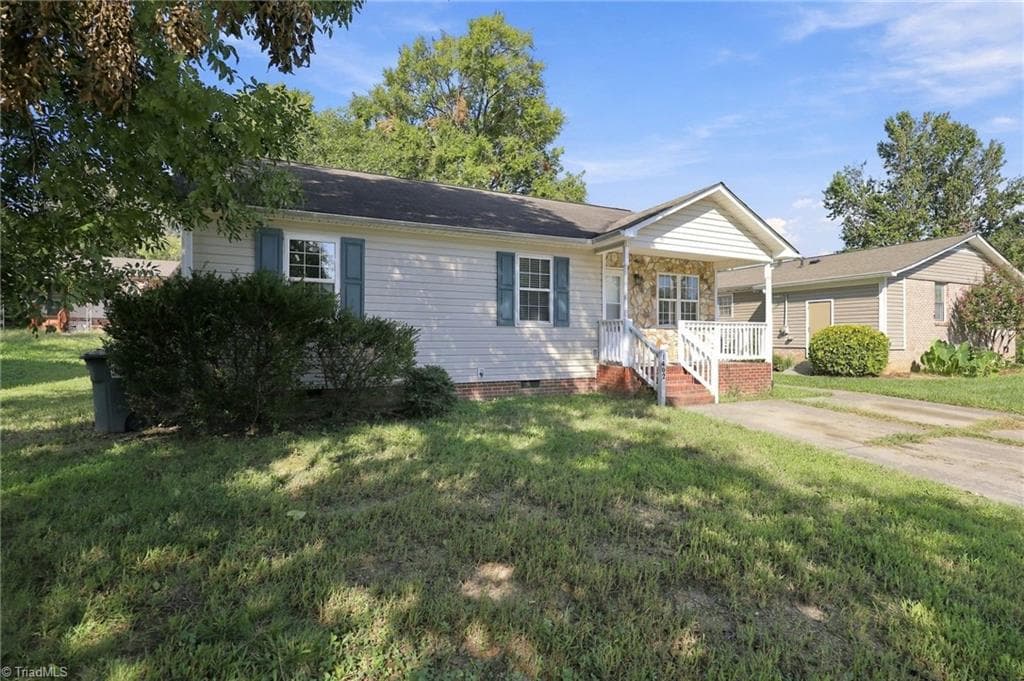 Stick/Site Built at 1402 Brown Boulevard, Greensboro NC 27401, photo 2 of 27