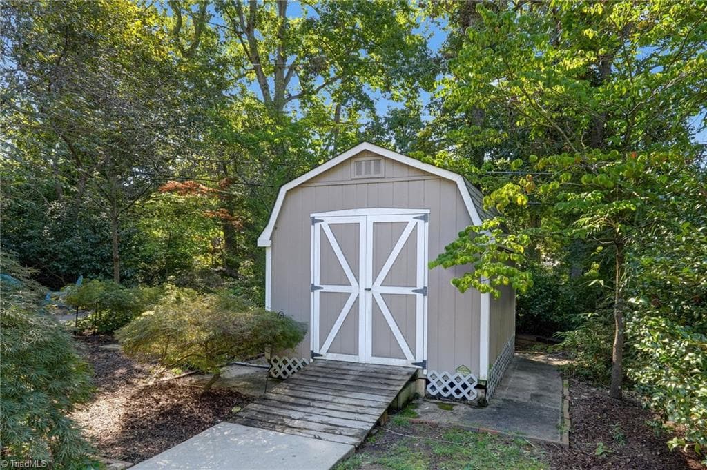 Stick/Site Built at 1413 Seminole Drive, Greensboro NC 27408, photo 23 of 42
