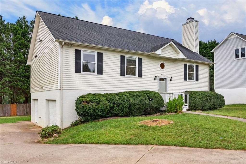 Stick/Site Built at 3921 Quillmark Court, Winston-Salem NC 27127, photo 2 of 28