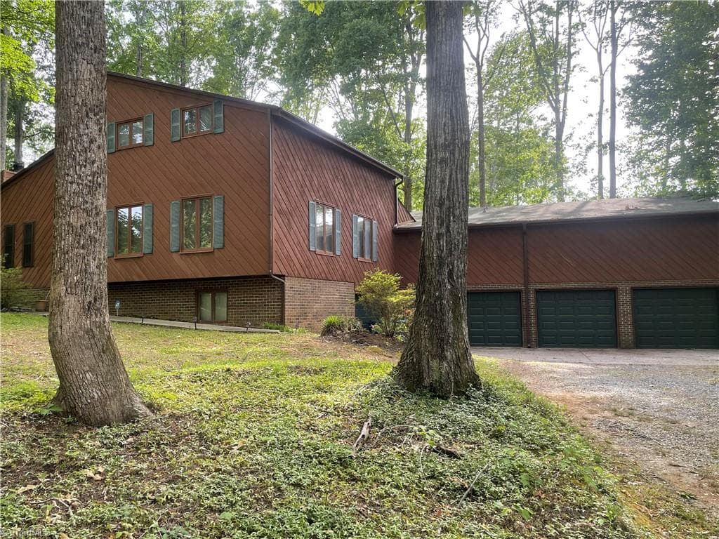 6902 Greenland Avenue, Julian NC 27283