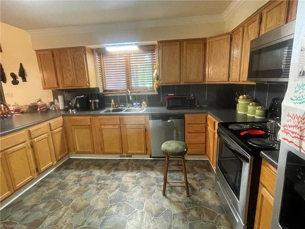 Stick/Site Built at 6902 Greenland Avenue, Julian NC 27283, photo 10 of 27
