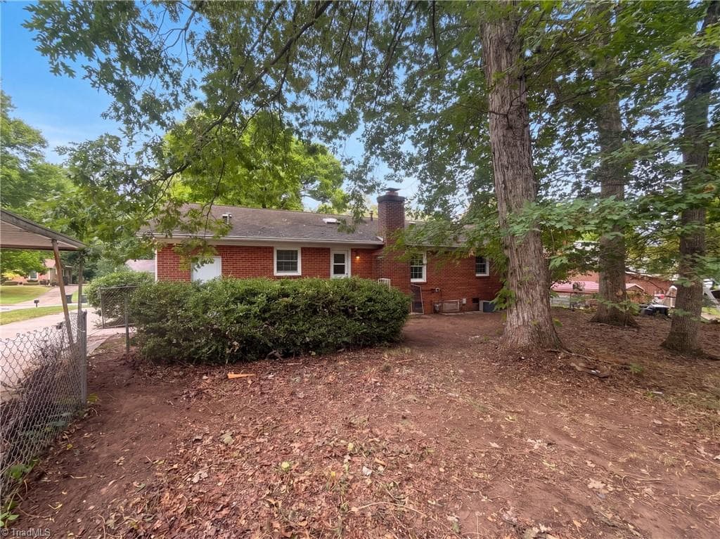 Stick/Site Built at 505 Leawood Drive, Greensboro NC 27410, photo 5 of 14