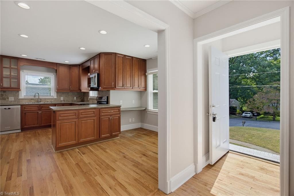 WELCOME HOME! - 525 Farriss Avenue E, High Point NC 27262, High Point