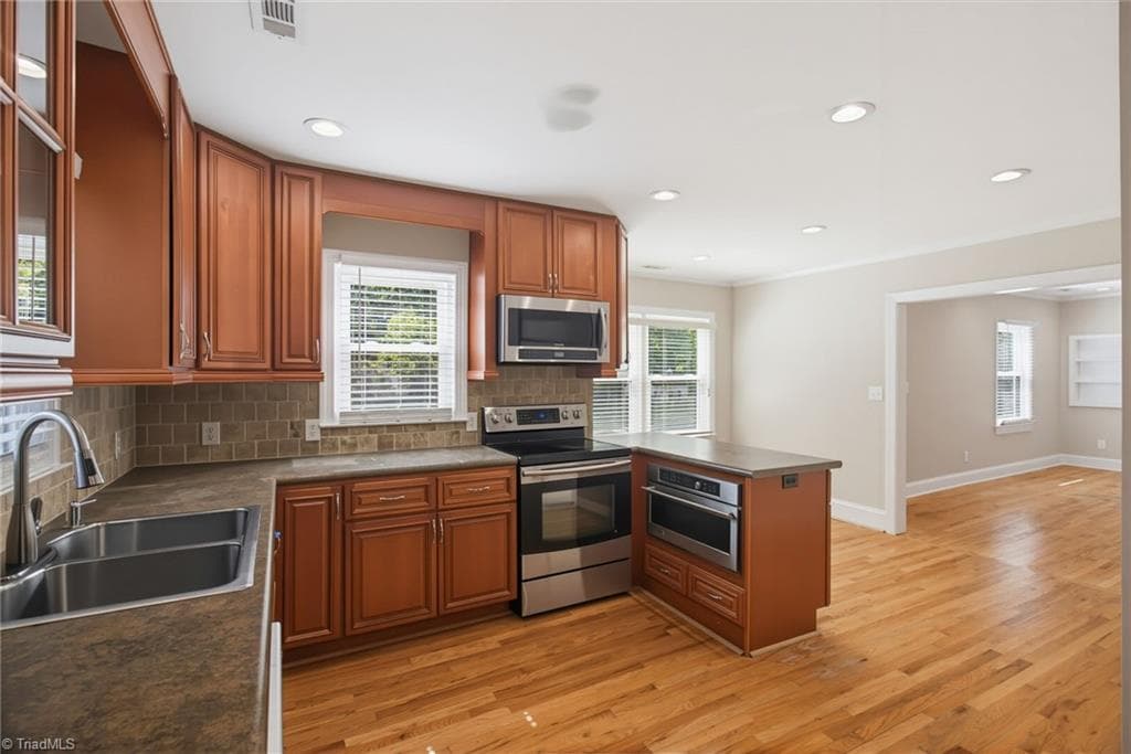Stick/Site Built at 525 Farriss Avenue E, High Point NC 27262, High Point, photo 27 of 60