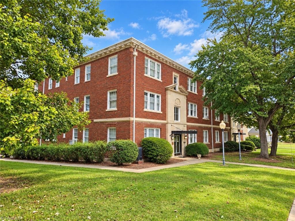 906 W Market Street # B1, Greensboro NC 27401