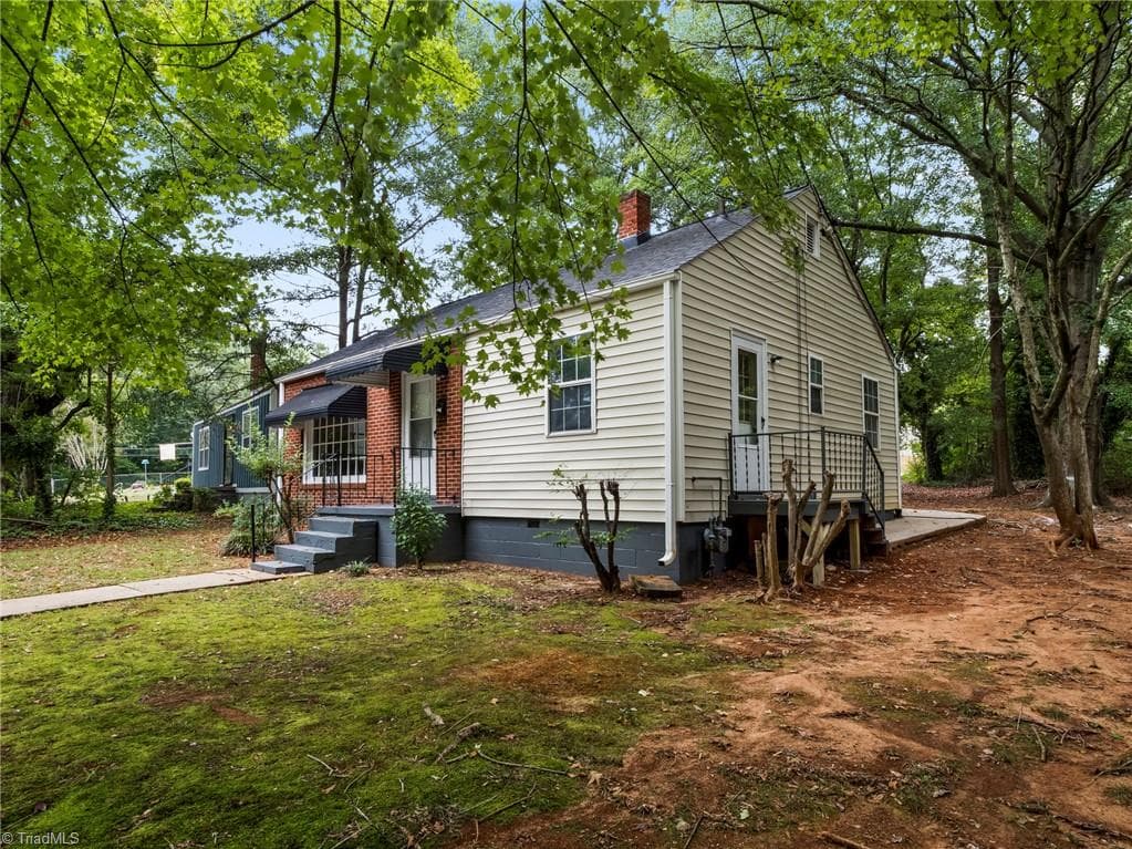 Stick/Site Built at 717 Magnolia Street, Winston-Salem NC 27103, Winston-Salem, photo 3 of 28