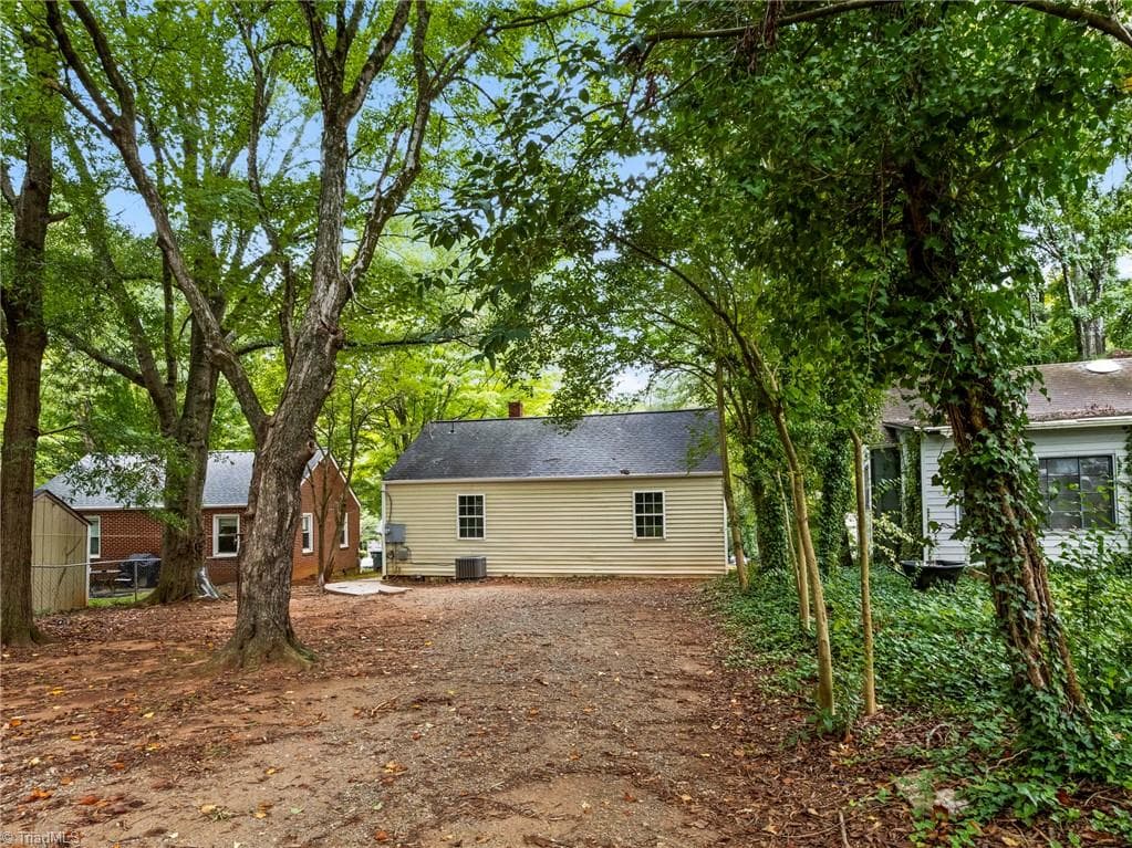 Stick/Site Built at 717 Magnolia Street, Winston-Salem NC 27103, photo 5 of 28