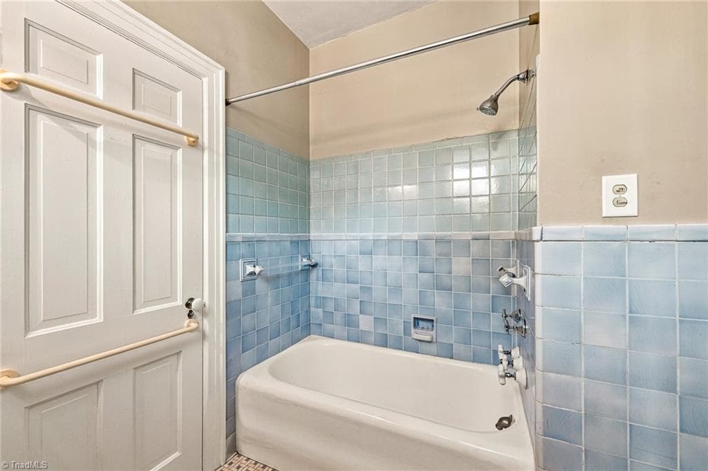 Stick/Site Built at 1525 Cloverdale Avenue, Winston-Salem NC 27104, Winston-Salem, photo 53 of 74