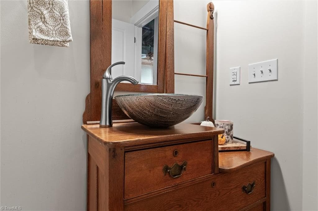 Hall Bath - 232 Willow Street # 202, Mount Airy NC 27030, Mount Airy
