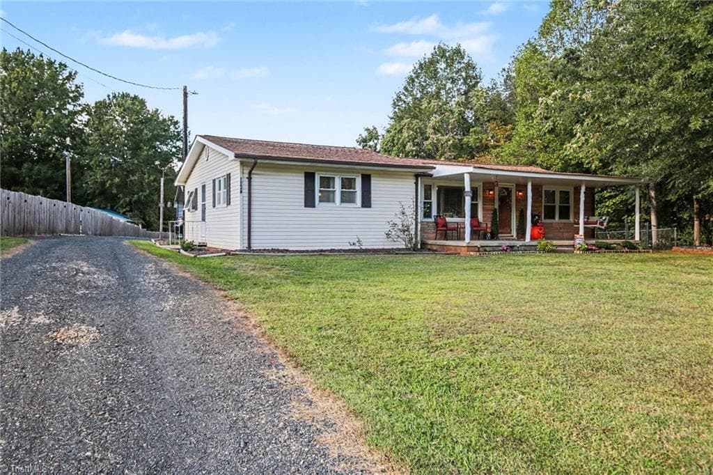 Stick/Site Built at 10648 Cherry Grove Road, Reidsville NC 27320, photo 7 of 32