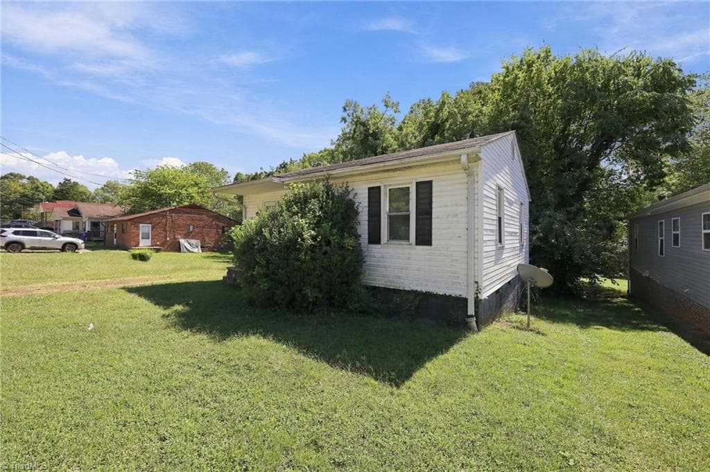 Stick/Site Built at 922 Taft Street, Winston-Salem NC 27105, Winston-Salem, photo 3 of 44