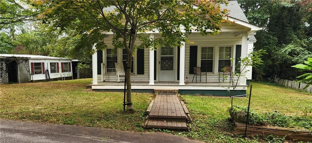 Stick/Site Built at 213 N Street, North Wilkesboro NC 28659, photo 2 of 15
