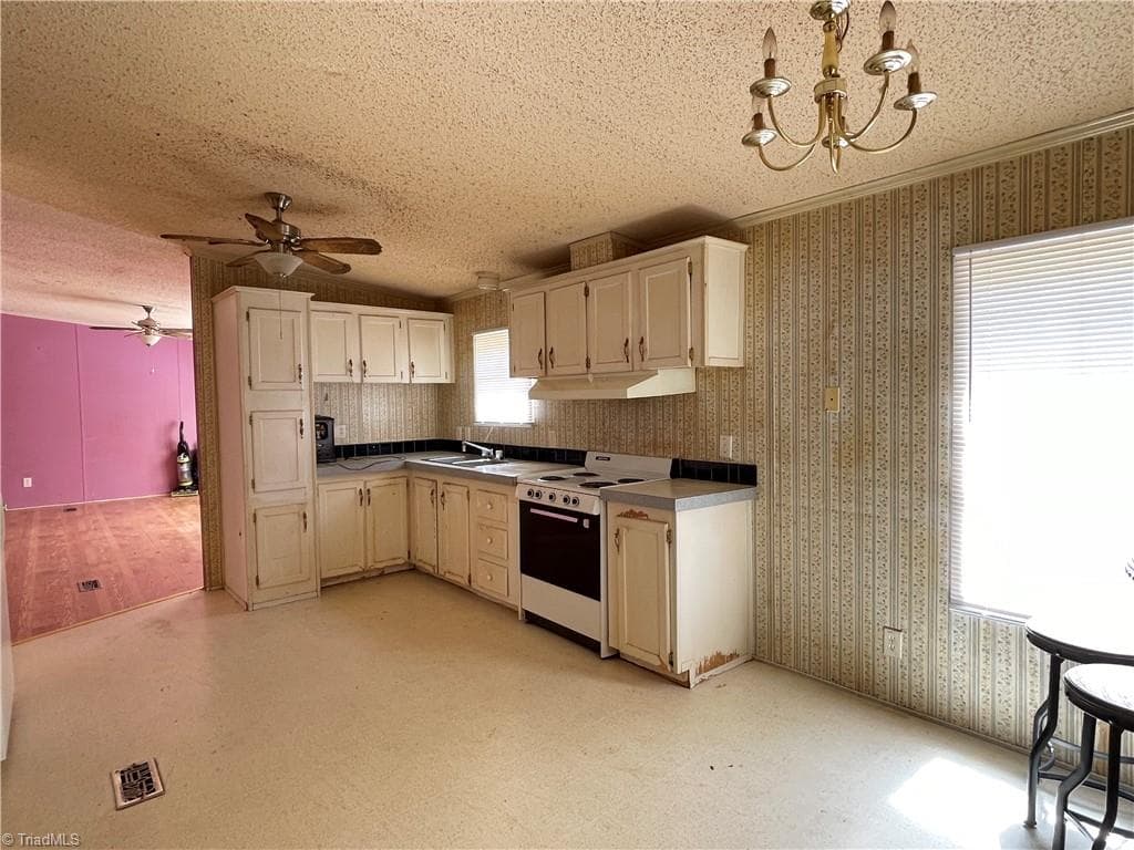 Manufactured Home at 4156 Forest Court, Oxford NC 27565, Oxford, photo 13 of 21