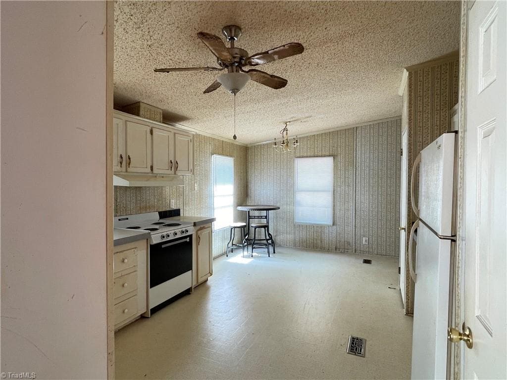 Manufactured Home at 4156 Forest Court, Oxford NC 27565, Oxford, photo 12 of 21