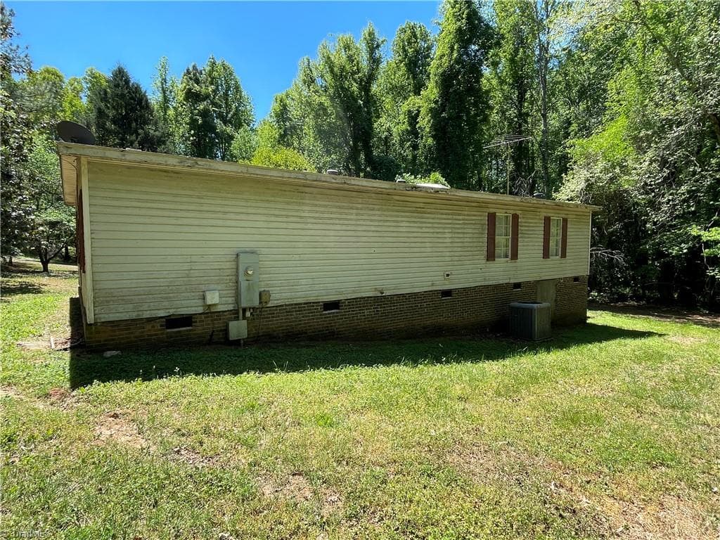 Manufactured Home at 4156 Forest Court, Oxford NC 27565, Oxford, photo 3 of 21