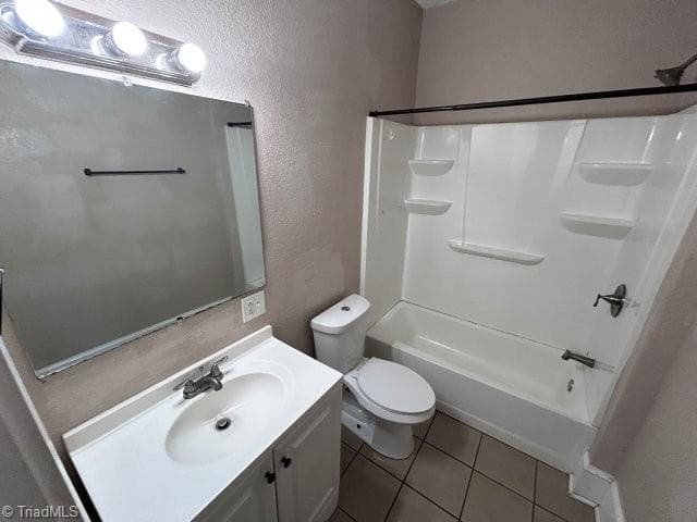 Duplex at 439 2nd Avenue SE, Hickory NC 28602, Hickory, photo 25 of 60