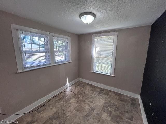 Duplex at 439 2nd Avenue SE, Hickory NC 28602, Hickory, photo 29 of 60