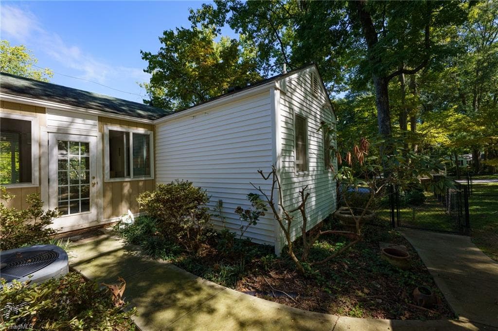 Stick/Site Built at 1101 Brookside Drive, Greensboro NC 27408, photo 34 of 42