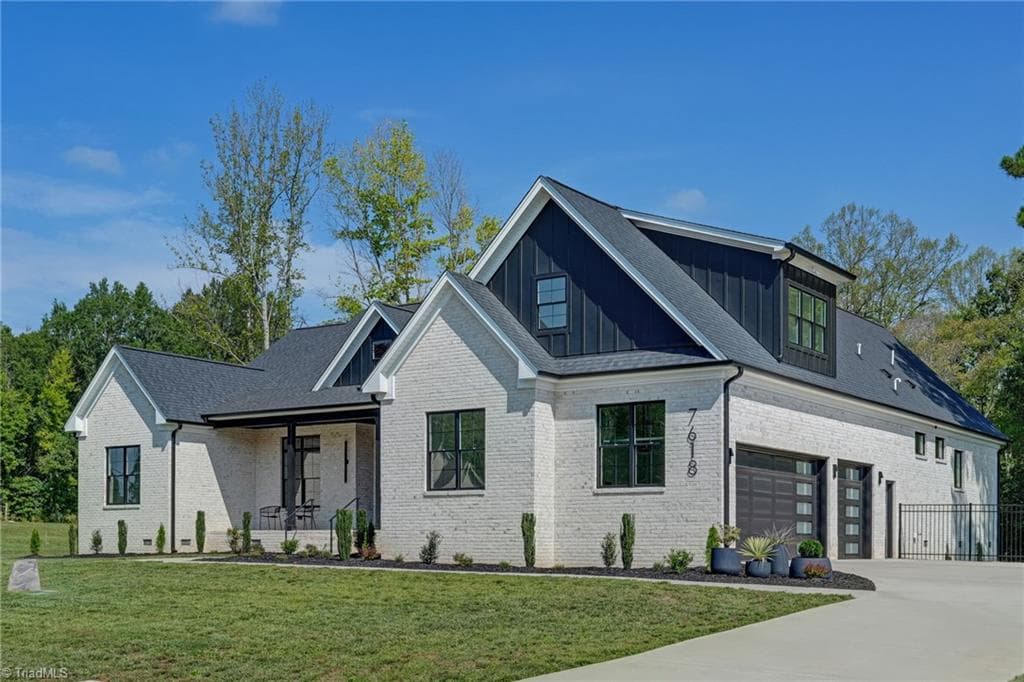 Stick/Site Built at 7618 Pemberley Drive, Oak Ridge NC 27310, Oak Ridge, photo 5 of 88