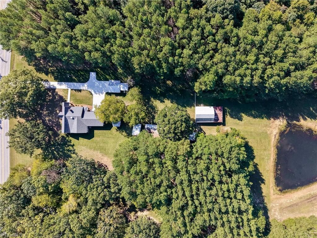Stick/Site Built at 1036 Cunningham Road, Thomasville NC 27360, photo 2 of 48