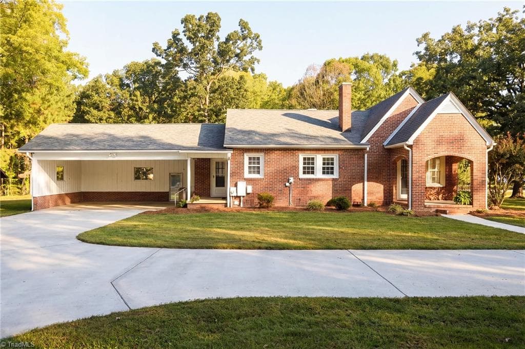 1036 Cunningham Road, Thomasville NC 27360